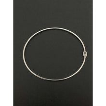 Load image into Gallery viewer, 18K Gold Bracelet Bangle White Gold 2.36 grams 6 inches Small Extra Small 2.36 grams