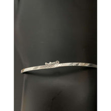 Load image into Gallery viewer, 18K Gold Bracelet Bangle White Gold 2.36 grams 6 inches Small Extra Small 2.36 grams