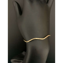 Load image into Gallery viewer, 18K Gold Bracelet Bangle Wave Twist Clip Oval Size 6.5 inches 2.56 grams
