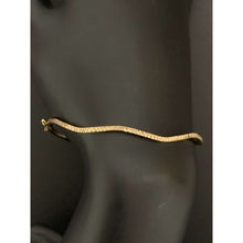 Load image into Gallery viewer, 18K Gold Bracelet Bangle Clip Wave Oval Size 6.5 inches 1.76 grams