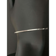 Load image into Gallery viewer, 18K Gold Bracelet Bangle White Gold 2.36 grams 6 inches Small Extra Small 2.36 grams