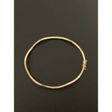 Load image into Gallery viewer, 18K Gold Bracelet Bangle Wave Twist Clip Oval Size 6.5 inches 2.56 grams