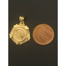 Load image into Gallery viewer, 18K Gold Pendant Queen Crown Heart 1.48 grams - Rafant