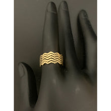 Load image into Gallery viewer, 18K Gold Ring Wave 1.87 grams Size 6.25 - Rafant