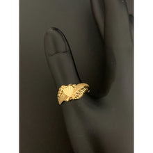 Load image into Gallery viewer, 18K Gold Ring Heart 1.52 grams Size 7.5 - Rafant