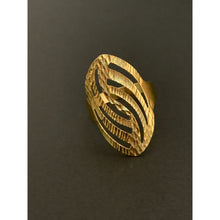 Load image into Gallery viewer, 18K Gold Ring 1.25 grams Size 6 - Rafant