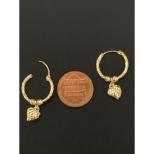 Load image into Gallery viewer, 18K Gold Earrings Hoops Heart 2.47 grams - Rafant