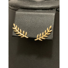 Load image into Gallery viewer, 18K Gold Stud Earrings Leaves 1.36 grams - Rafant