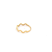 Load image into Gallery viewer, 18K Yellow Gold Ring 1.03 grams Size 8 - Rafant