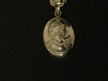 Load image into Gallery viewer, 18K Saudi Gold Necklace 18" Chain w/Woman Lady Pendant Small 1.71 grams - Rafant