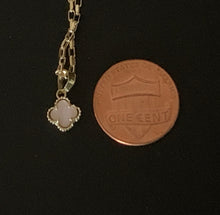 Load image into Gallery viewer, 18K Gold Necklace 18" Cable Chain w/Light Pink Mother Pearl Clover Flower Pendant 2.46 grams - Rafant