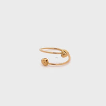 Load and play video in Gallery viewer, 18K Gold Ring Heart Size 6