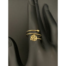 Load image into Gallery viewer, 18K Gold Ring Spiral Flower 1.21 grams Size 8 - Rafant