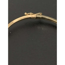 Load image into Gallery viewer, 18K Gold Bracelet Bangle Clip Wave Oval Size 6.5 inches 1.76 grams
