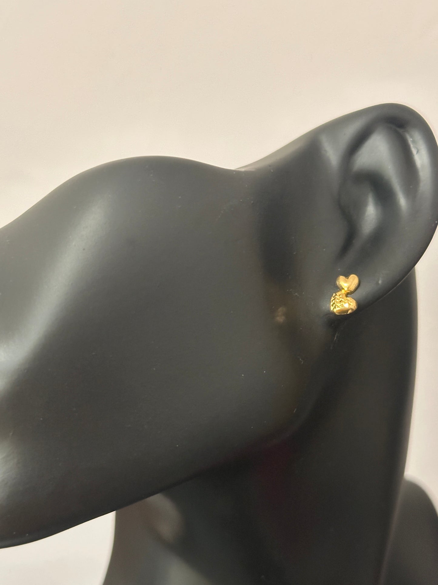 18K Gold Earrings Stud Hearts 1.59 grams - Rafant