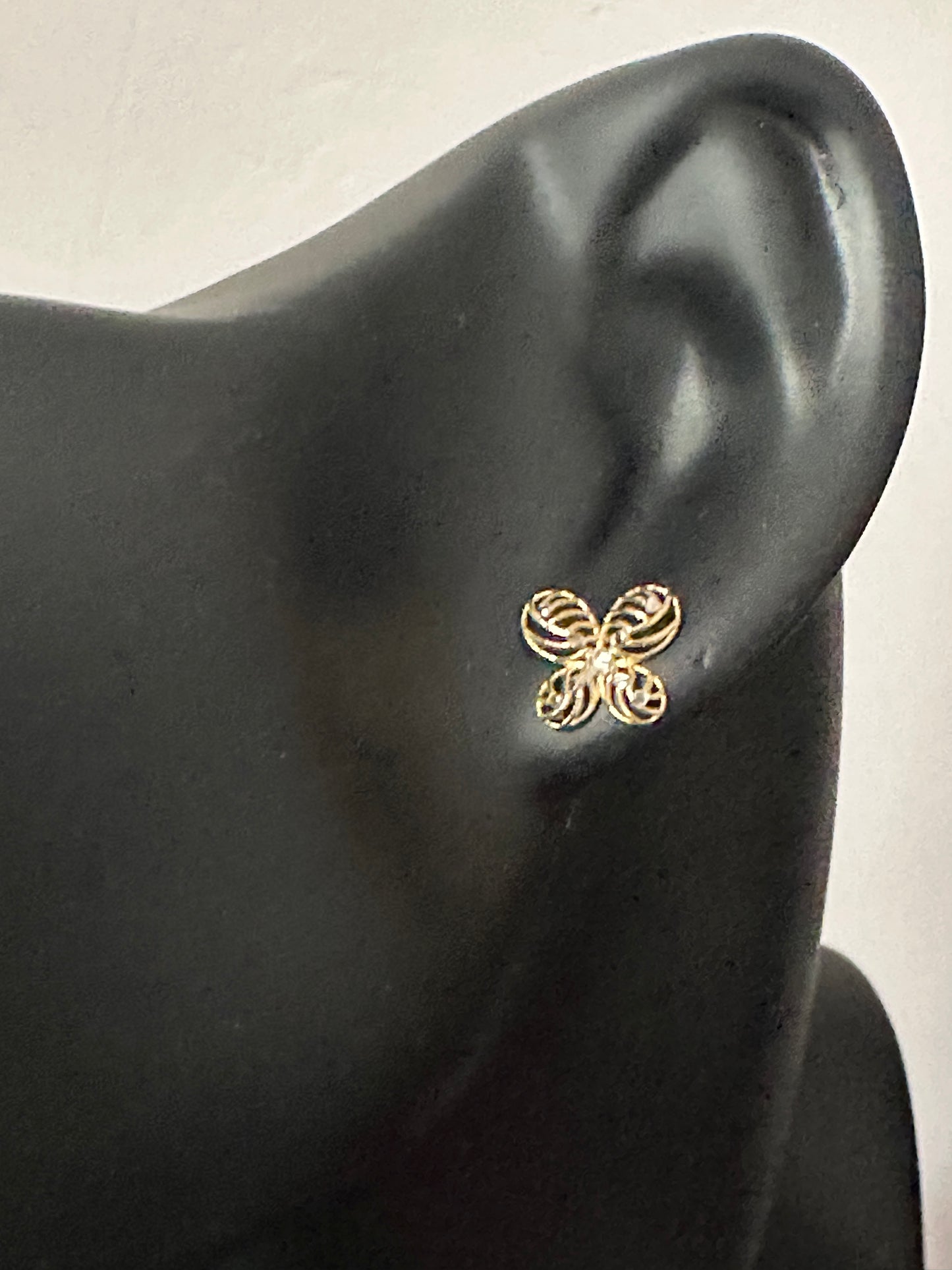 18K Gold Earrings Flower Yellow White 1.23 grams - Rafant