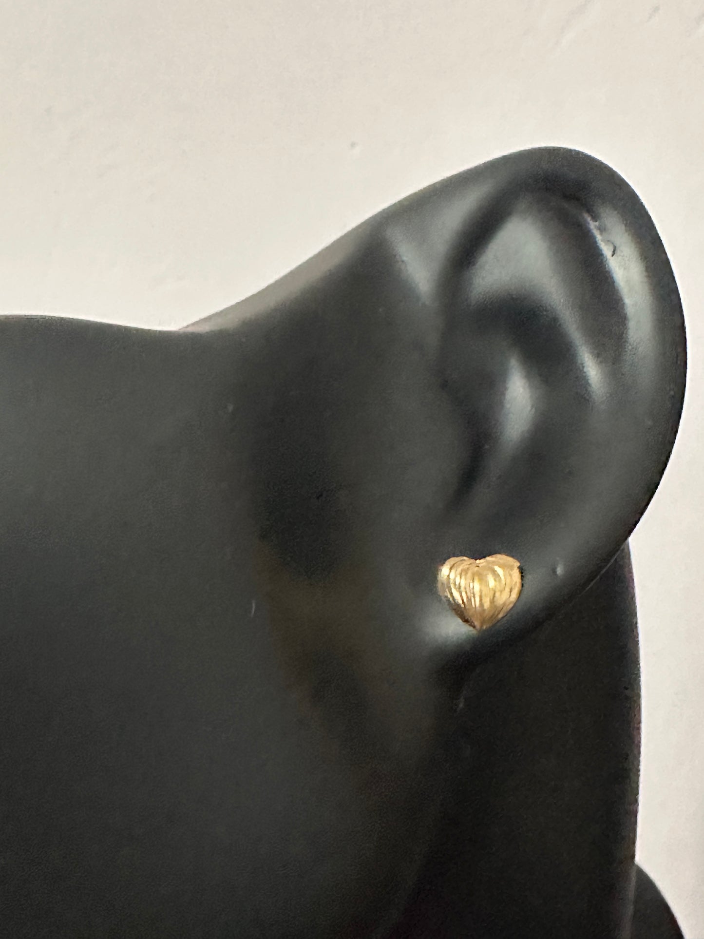 18K Gold Earrings Heart Stud 0.93 grams - Rafant