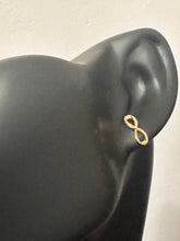 Load image into Gallery viewer, 18K Gold Earrings Infinity 1.41grams Small
