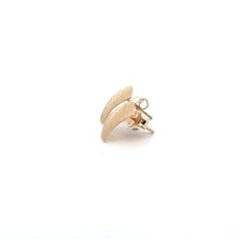Load image into Gallery viewer, 18K Gold Earrings Stud Rectangle Frosted 1.58 grams - Rafant
