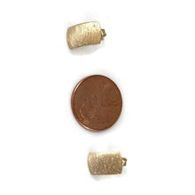 Load image into Gallery viewer, 18K Gold Earrings Stud Rectangle Frosted 1.58 grams - Rafant
