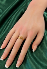 Load image into Gallery viewer, 18K Gold Ring Heart  Women Size 7
