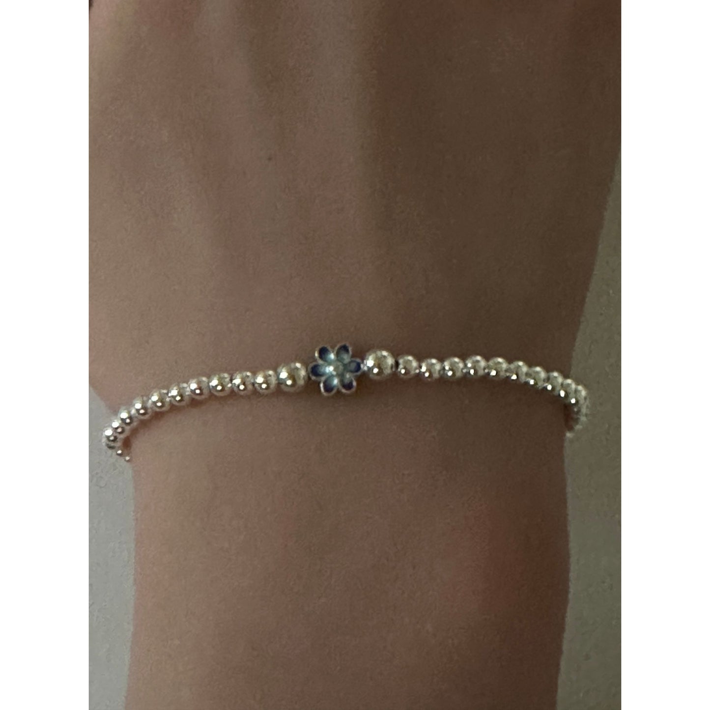 925 Sterling Silver Beaded Stretch Stacking Bracelet Blue Flower Charm Minimalist Size 7" - Rafant
