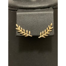 Load image into Gallery viewer, 18K Gold Stud Earrings Leaves 1.36 grams - Rafant
