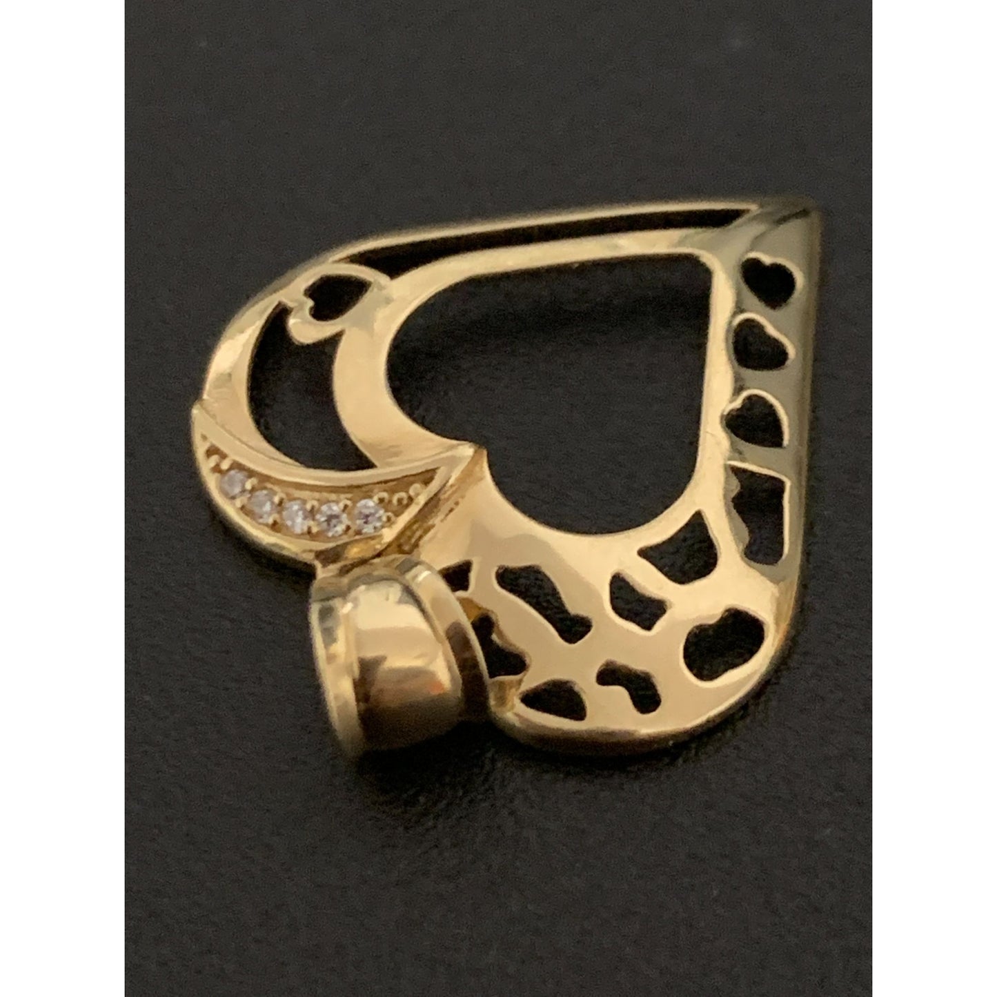 18K Gold Pendant Heart Pendant Cubic Zirconia 1.65 grams - Rafant