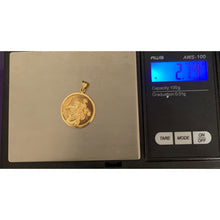 Load image into Gallery viewer, 18K Gold Pendant Jesus Christ Round 2.79 grams - Rafant
