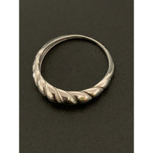 Load image into Gallery viewer, 18K White Gold Ring Size 5.5 - Rafant
