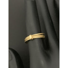 Load image into Gallery viewer, 18K Gold Ring Three Days 1.18 grams Size 6 - Rafant
