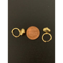 Load image into Gallery viewer, 18K Gold Hoops Heart Earrings Small 1.61 grams - Rafant
