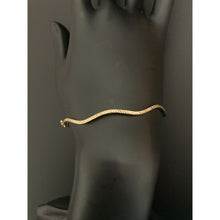Load image into Gallery viewer, 18K Gold Bracelet Bangle Wave Twist Clip Oval Size 6.5 inches 2.56 grams - Rafant
