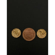 Load image into Gallery viewer, 18K Gold Earrings Stud Mother Mary 1.81 grams - Rafant
