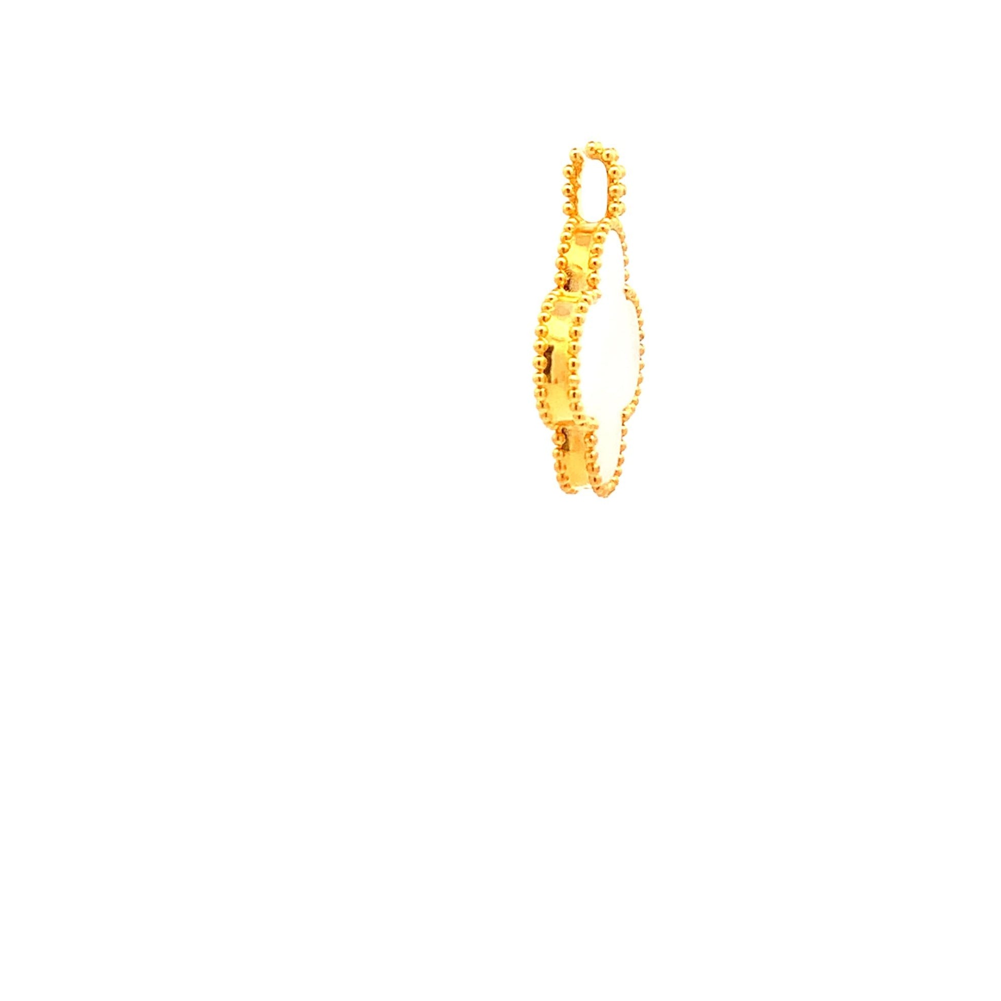18K Yellow Gold Pendant Mother of Pearl Good Luck Charm 1.19 grams - Rafant
