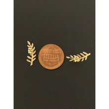 Load image into Gallery viewer, 18K Gold Stud Earrings Leaves 1.36 grams - Rafant

