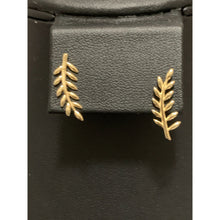 Load image into Gallery viewer, 18K Gold Stud Earrings Leaves 1.36 grams - Rafant
