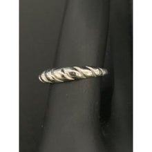 Load image into Gallery viewer, 18K White Gold Ring Size 5.5 - Rafant
