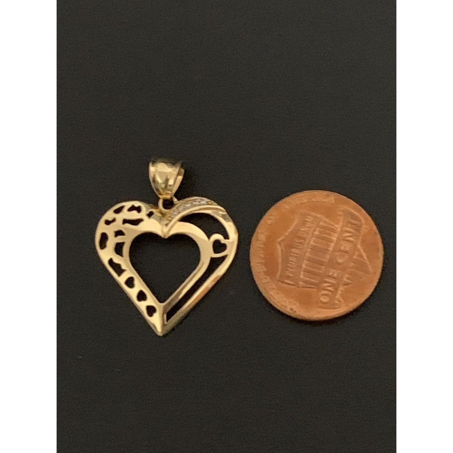 18K Gold Pendant Heart Pendant Cubic Zirconia 1.65 grams - Rafant