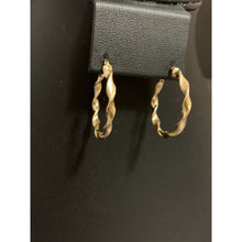 Load image into Gallery viewer, 18K Gold Earrings Hoops Loops Twist 1.82 grams - Rafant
