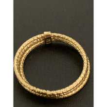 Load image into Gallery viewer, 18K Gold Ring Three Days 1.18 grams Size 6 - Rafant
