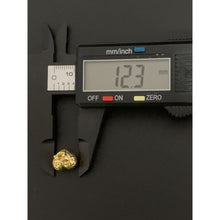 Load image into Gallery viewer, 18K Gold Earrings Stud Puffed Heart 1.77 grams - Rafant
