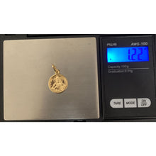 Load image into Gallery viewer, 18K Gold Pendant Round Circle Jesus Christ 1.22 grams - Rafant
