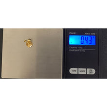 Load image into Gallery viewer, 18K Gold Earrings Studs Screw Type Heart 0.43 grams - Rafant
