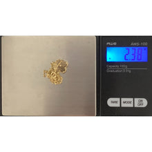 Load image into Gallery viewer, 18K Gold Necklace Centered Flower Pendant 16 inches 2.38 grams - Rafant
