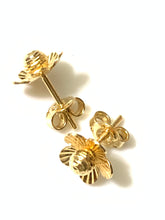 Load image into Gallery viewer, New Real 18K Saudi Gold Flower Stud Earrings - Rafant
