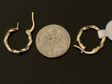 Load image into Gallery viewer, New Real 18K Saudi Gold Small Hoops Loops Earrings Spiral 0.83 grams - Rafant
