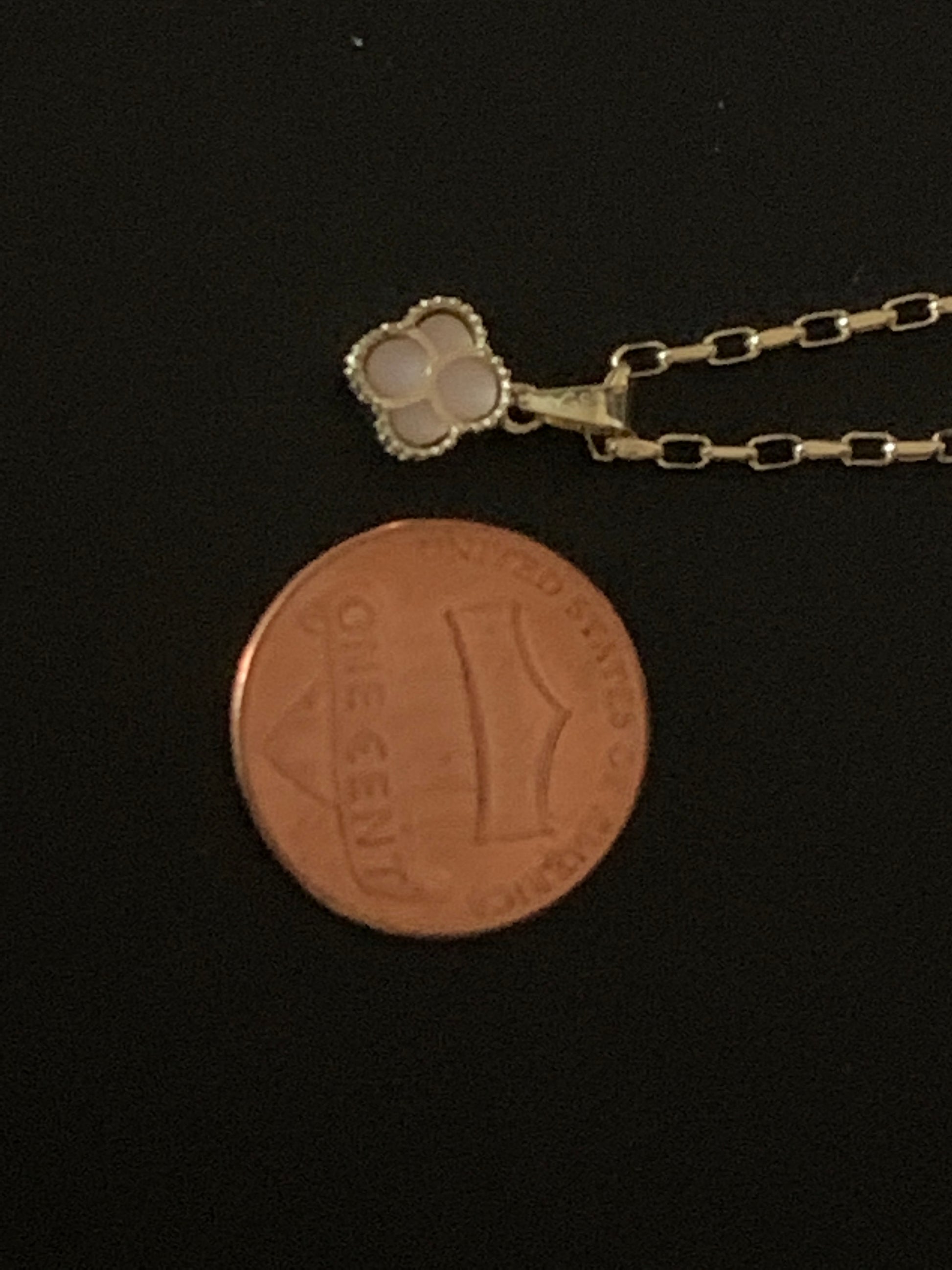 18K Gold Necklace 18" Cable Chain w/Light Pink Mother Pearl Clover Flower Pendant 2.46 grams - Rafant