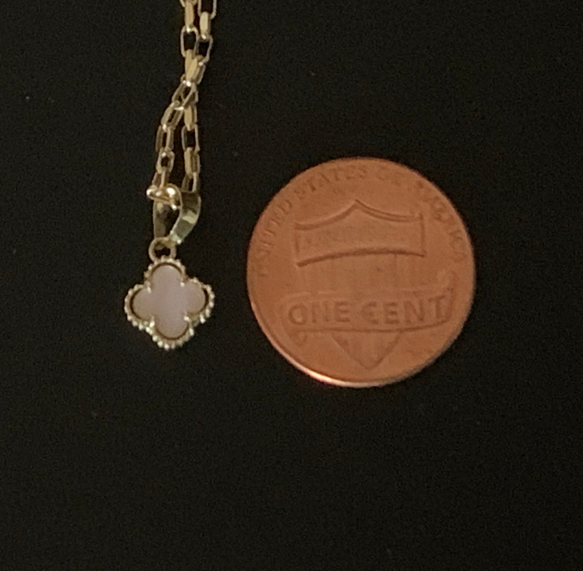 18K Gold Necklace 18" Cable Chain w/Light Pink Mother Pearl Clover Flower Pendant 2.46 grams - Rafant