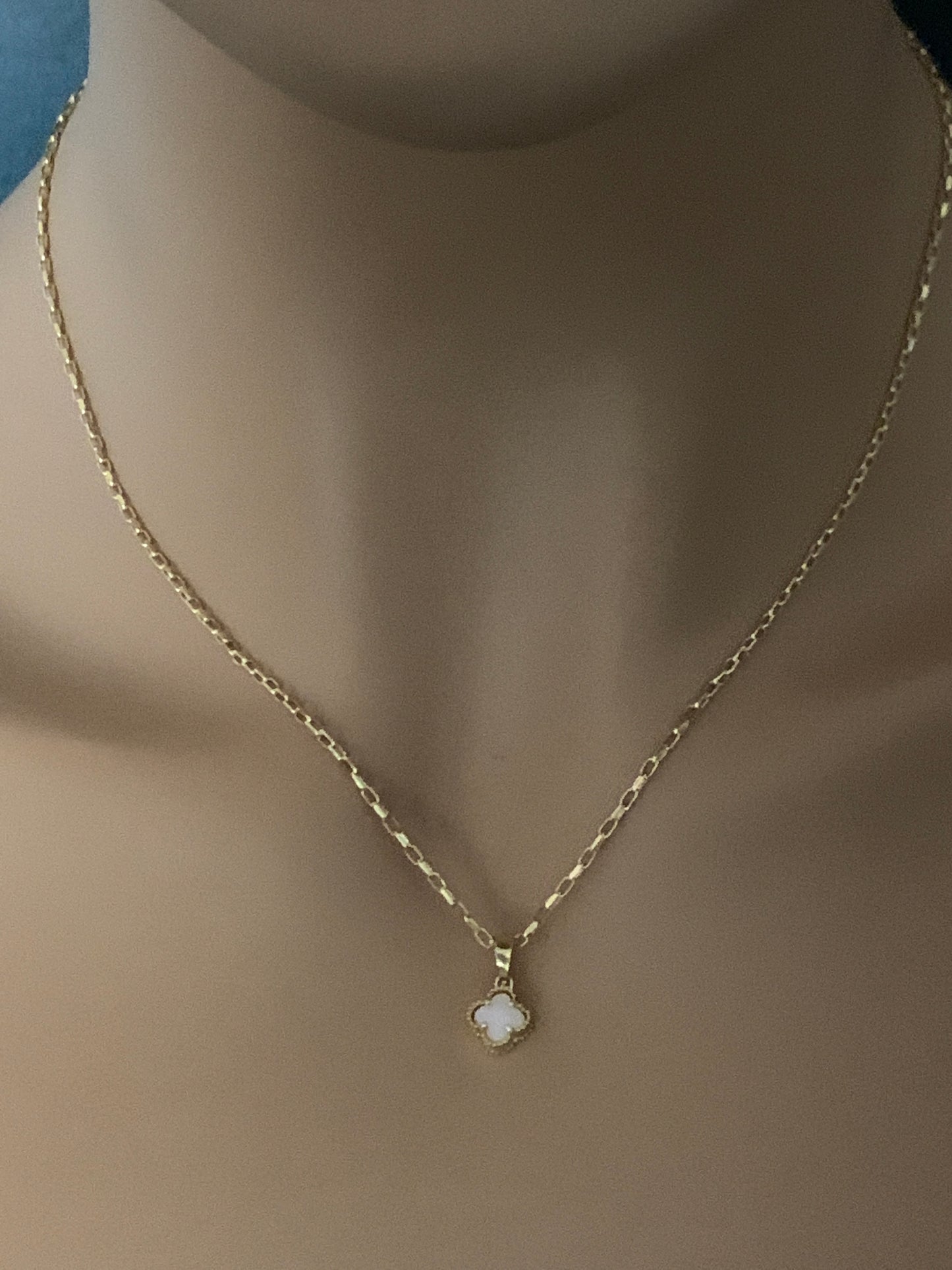 18K Gold Necklace 18" Cable Chain w/Light Pink Mother Pearl Clover Flower Pendant 2.46 grams - Rafant